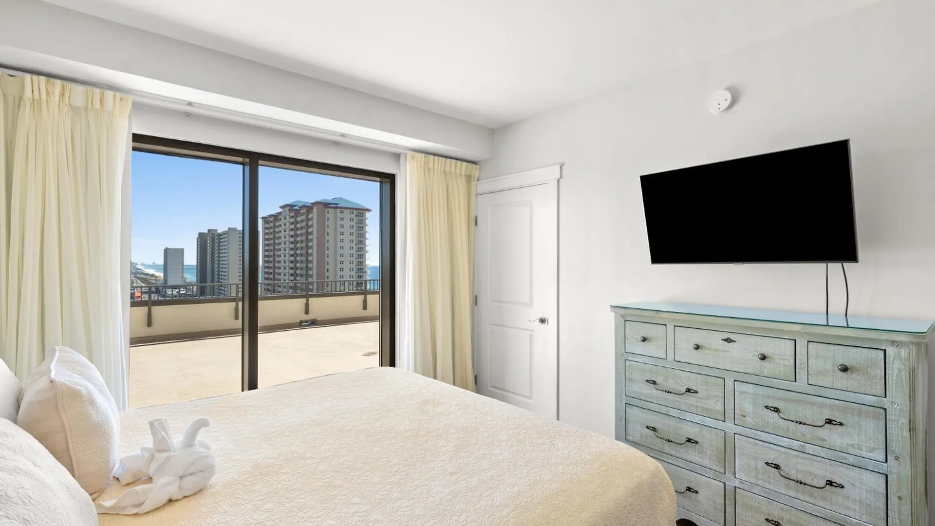 Apartment Origin 1506 - Private Rooftop Balcony - Four Bedroom Penthouse - Gorgeous Sunset Views! Panama Stadt USA